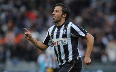 TURIN, ITALY - OCTOBER 17:  Alessandro Del Piero of Juventus FC celebrates his goal during the Serie A match between Juventus FC and US Lecce at Olimpico Stadium on October 17, 2010 in Turin, Italy.  (Photo by Valerio Pennicino/Getty Images) *** Local Caption *** Alessandro Del Piero