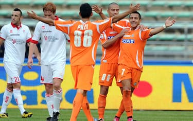 BARI, ITALY - OCTOBER 31:  Alexis Sanchez of Udinese celebrates after scoring the opening goal during the Serie A match between Bari and Udinese at Stadio San Nicola on October 31, 2010 in Bari, Italy.  (Photo by Giuseppe Bellini/Getty Images) *** Local Caption *** Alexis Sanchez