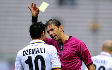 PARMA, ITALY - OCTOBER 31:  Referee Paolo Tagliavento shows a yellow card to Blerim Dzemaili of Parma FC during the Serie A match between Parma and Chievo at Stadio Ennio Tardini on October 31, 2010 in Parma, Italy.  (Photo by Claudio Villa/Getty Images) *** Local Caption *** Paolo Tagliavento;Blerim Dzemaili