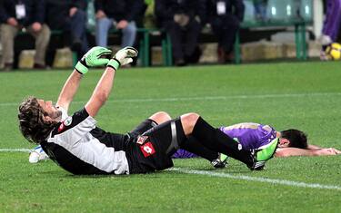 FLORENCE, ITALY - FEBRUARY 24: Goalkeeper Sebastian Frey (L) and Massimo Gobbi of ACF Fiorentina show their dejection during the Serie A match between ACF Fiorentina and AC Milan at Stadio Artemio Franchi on February 24, 2010 in Florence, Italy.  (Photo by Gabriele Maltinti/Getty Images) *** Local Caption *** Sebastian Frey;Massimo Gobbi