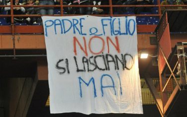 sport_calcio_italiano_stadio_marassi_sampdoria_striscione_garrone_cassano_ansa