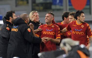 sport_calcio_italiano_serie_a_roma_udinese_menez_abbraccio_ansa