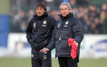 The new Brazilian coach of Inter Milan, Leonardo (L), with con Beppe Baresi during the first team training section at the Appiano Gentile's sportive center, on 29 December 2010, Italy.
ANSA/MATTEO BAZZI 