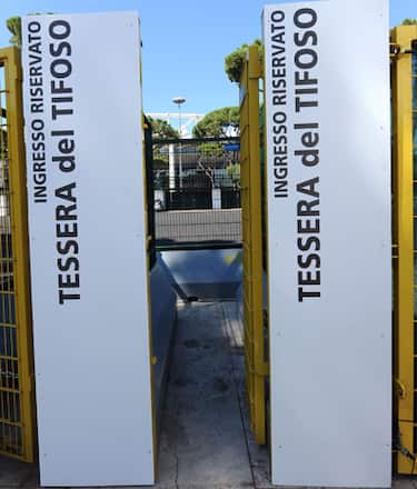 sport_calcio_italiano_tessera_tifoso_ingresso_olimpico_roma_ansa