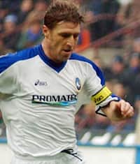 L'auto di Massimo Carrera travolge due ragazze