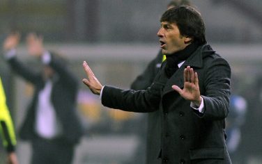 Inter Milan's Brazilian coach Leonardo gestures during the seria A match Inter against Napoli, on January 6, 2011 in San Siro stadium in Milan . AFP PHOTO / OLIVIER MORIN (Photo credit should read OLIVIER MORIN/AFP/Getty Images)