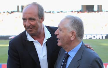 BARI, ITALY - AUGUST 29:  Giampiero Ventura (L) and Vincenzo Matarrese coahc and president of AS Bari during the Serie A match between Bari and Juventus at Stadio San Nicola on August 29, 2010 in Bari, Italy.  (Photo by Maurizio Lagana/Getty Images) *** Local Caption *** Giampiero Ventura;Vincenzo Matarrese