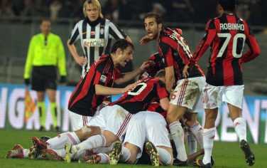 esultanza di Gennaro Gattuso con i compagni del Milan dopo il gol oggi 5 Marzo 2011 allo stadio Olimpico di Torino/ANSA/DI MARCO