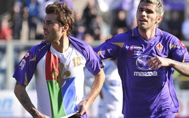 mutu_maglia_celebrativa_fiorentina_ansa