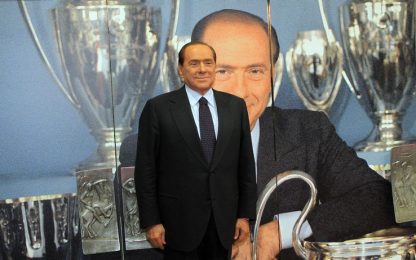 Berlusconi convoca i tifosi: "Servono i voti dei milanisti"