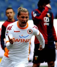 Mexes, occhiolino al Milan: "Vorrei restare in Italia"