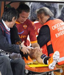 Roma, stagione finita per Mexes: verrà operato al ginocchio