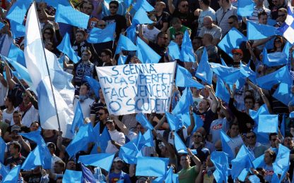 Napoli, De Laurentiis promette: Mazzarri e Cavani restano