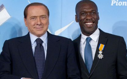 Berlusconi scherza con Seedorf: "Puoi ritirarti a 52 anni"