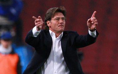 NAPLES, ITALY - NOVEMBER 21:  Walter Mazzarri the coach of  SSC Napoli  gestures during the Serie A match between SSC Napoli and Bologna FC at Stadio San Paolo on November 21, 2010 in Naples, Italy.  (Photo by Paolo Bruno/Getty Images) *** Local Caption *** Walter Mazzarri