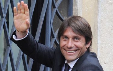 Il nuovo allenatore della Juventus, Antonio Conte, dopo la firma del contratto questo pomeriggio, 31 Maggio 2011, esce dalla sede della Juventus a Torino. ANSA/ DI MARCO