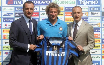 Forlan: "Eccomi, sono orgoglioso di far parte dell'Inter"