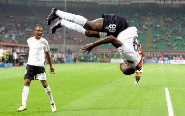 MILAN, ITALY - SEPTEMBER 09:  Djibril Cisse of SS Lazio celebrates scoring his team's second goal  during the Serie A match between AC Milan and SS Lazio at Stadio Giuseppe Meazza on September 9, 2011 in Milan, Italy.  (Photo by Claudio Villa/Getty Images)