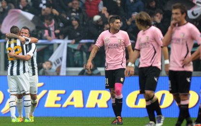La Juventus ne fa tre al Palermo e si riprende la vetta