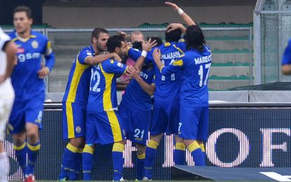Serie B, il Verona raggiunge il Sassuolo. Pescara rallenta