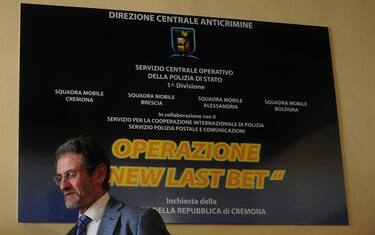Monti: rabbrividisco, meglio due-tre anni di stop al calcio