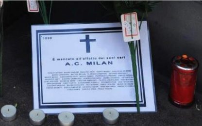 Milan, tifosi impietosi: manifesto funebre in via Turati