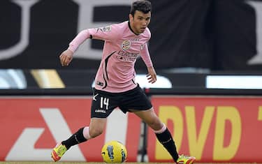 Palermo, Bertolo alza gomito e mani: denunciato