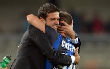 Inter Milan's forward Antonio Cassano (R) celebrates with Inter Milan's coach Andrea Stramaccioni after scoring during the Serie A football match between Chievo and Inter Milan at the Bentegodi Stadium in Verona on September 26, 2012. AFP PHOTO / GIUSEPPE CACACE (Photo credit should read GIUSEPPE CACACE/AFP/GettyImages)