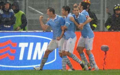 Roma sciagurata, derby alla Lazio. Il Milan sprofonda