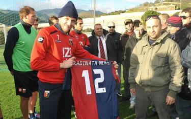 Genoa-tifosi, pace fatta: la nord "riconsegna" la maglia