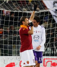 Un grande Totti lancia la Roma, Fiorentina ko