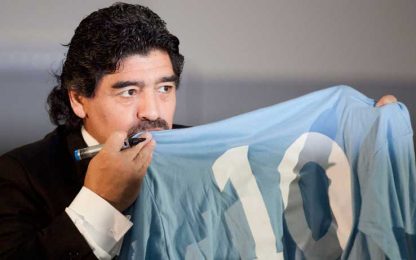 Fisco, Maradona: voglio giustizia. E giocare con Cavani...
