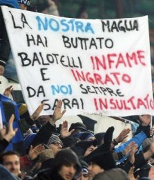 Derby, cori e gesti: pagano sia l'Inter che Balotelli