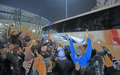 Napoli-Juve: tensioni allo stadio, un poliziotto ferito