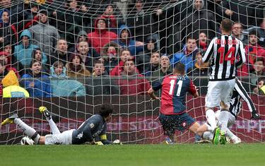 GENOA, ITALY - MARCH 30: Bosko Jankovic of Genoa CFC scores a goal during the Serie A match between Genoa CFC and AC Siena at Stadio Luigi Ferraris on March 30, 2013 in Genoa, Italy.  (Photo by Gabriele Maltinti/Getty Images)