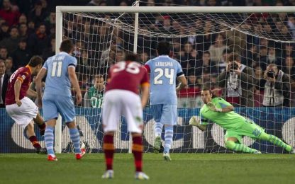 Prima Hernanes, poi Totti: è pari nel derby di Roma