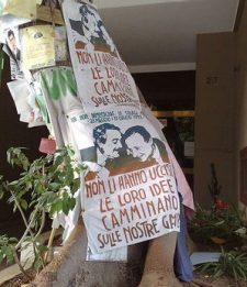 "La maglia del Palermo sotto l'albero di Falcone"