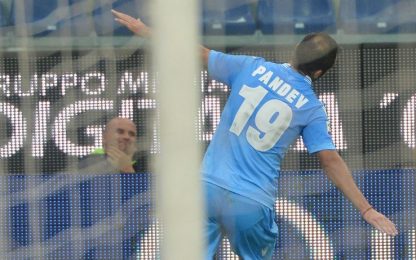 Il Napoli riparte con Pandev, Genoa battuto 2-0 a Marassi