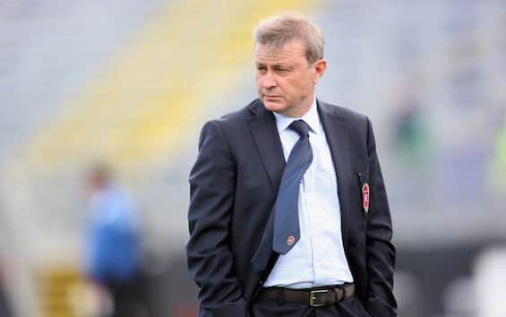 Cagliari, Lopez resta. Esonerato il viceallenatore Pulga Sky Sport