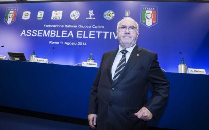 Figc, vince Tavecchio: "Sarò il presidente di tutti"