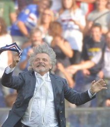 Sampdoria, Ferrero show: scatenato balla sul campo da solo
