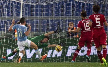 Klose e Mauri spengono il Cagliari, Lazio di nuovo terza