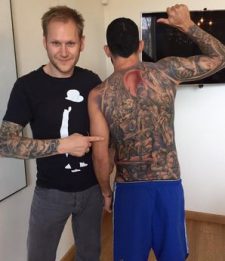 Tevez, l'inferno sulla schiena: ecco il suo nuovo tatuaggio