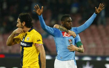 Il Napoli si aggrappa a Zapata, Parma ko 2-0 al San Paolo