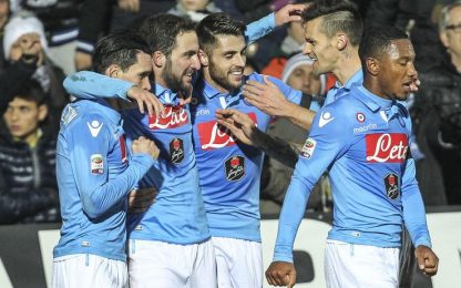 Callejon e Higuain, Cesena ko: il Napoli aggancia la Lazio
