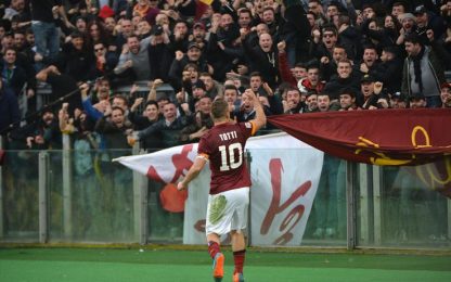 Gol e spettacolo, Totti riacciuffa la Lazio col selfie