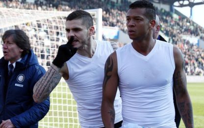Inter, insulti tra Icardi e i tifosi che rifiutano le maglie