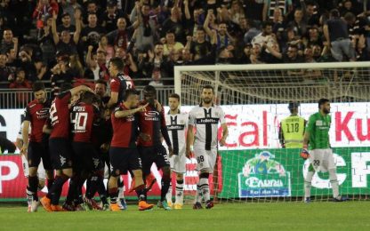 Il Cagliari non vuole mollare la Serie A, Parma ko 4-0