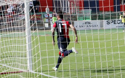 Cagliari show: Cesena sconfitto. L'Ascoli ribalta il Pescara, pari Livorno