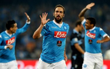 NAPLES, ITALY - SEPTEMBER 20: Gonzalo Higuain of Napoli celebrates after scoring his team's opening goal during the Serie A match between SSC Napoli and SS Lazio  at Stadio San Paolo on September 20, 2015 in Naples, Italy.  (Photo by Maurizio Lagana/Getty Images)